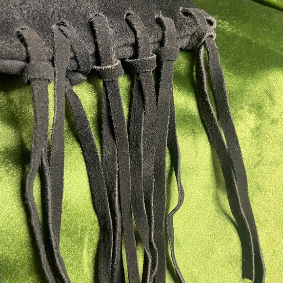 Black suede fringe shoulder purse - Picture 4 of 7
